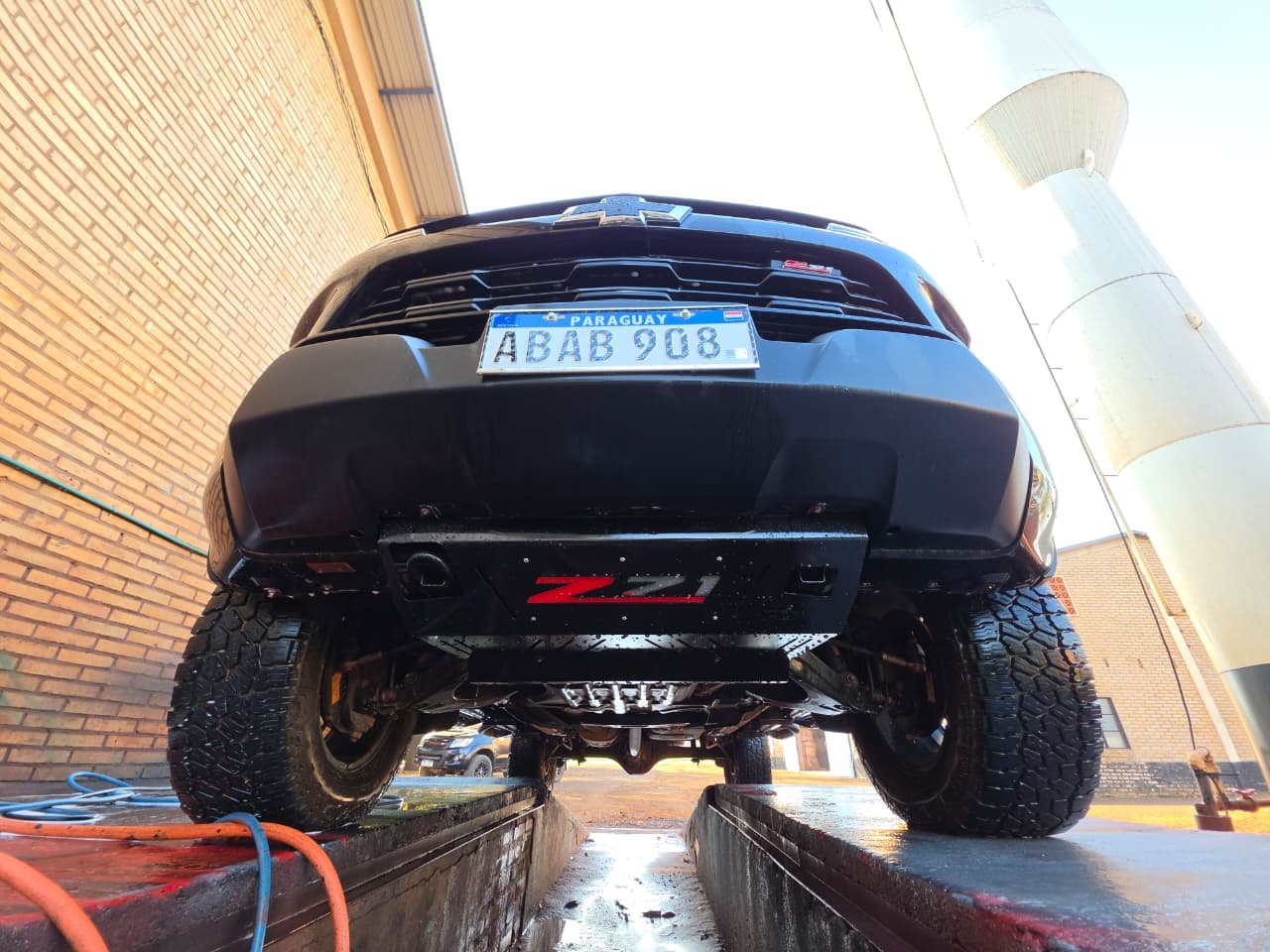 Chevrolet Z71 con cubrecárter PROTCARD instalado